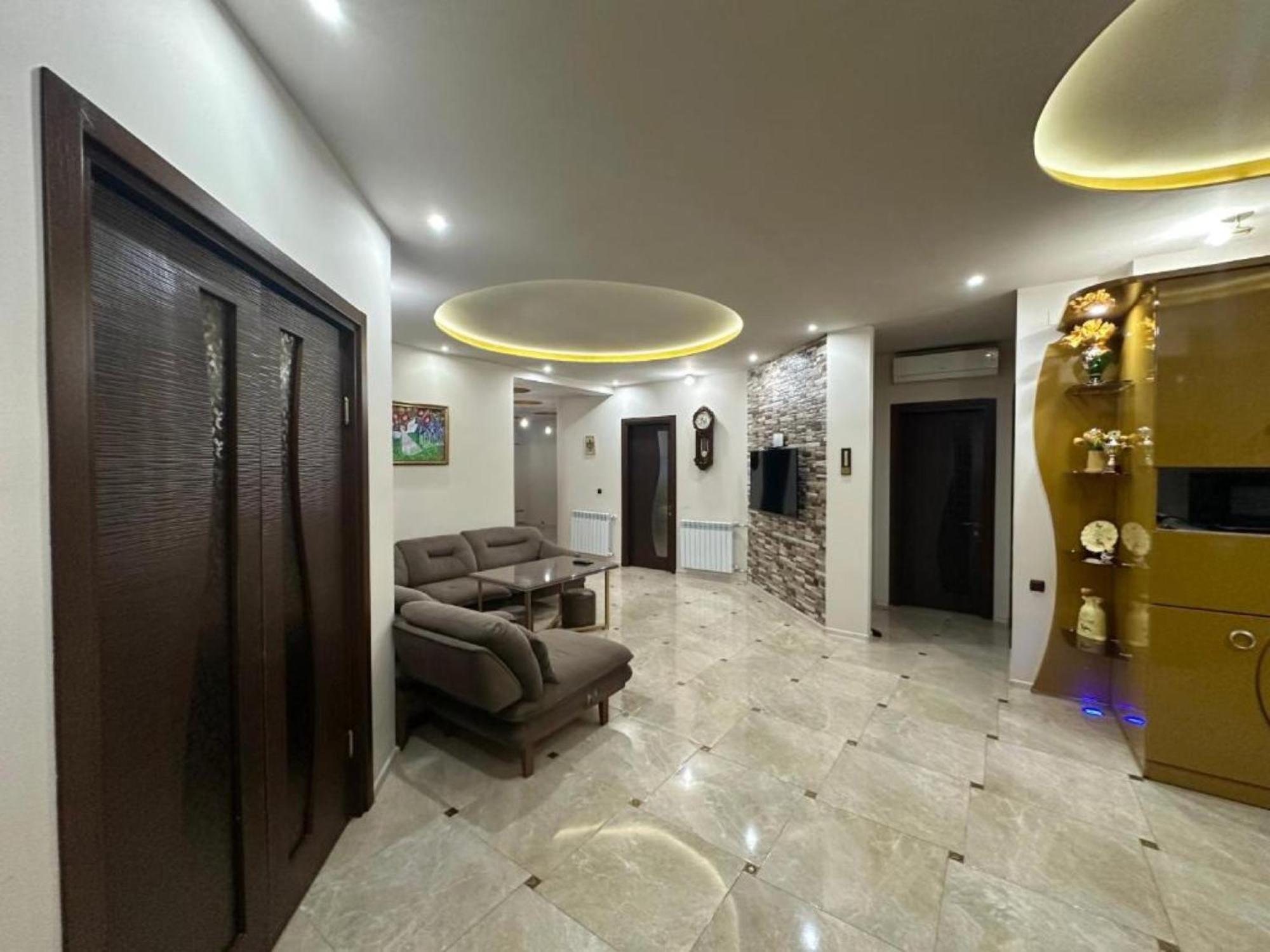 Grand Home Batumi Camera foto