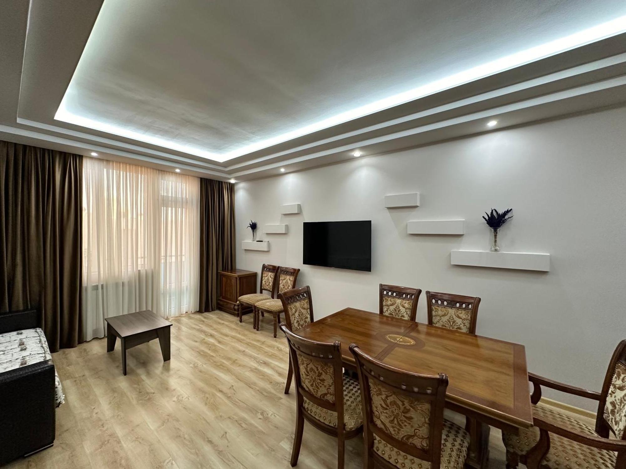 Grand Home Batumi Camera foto